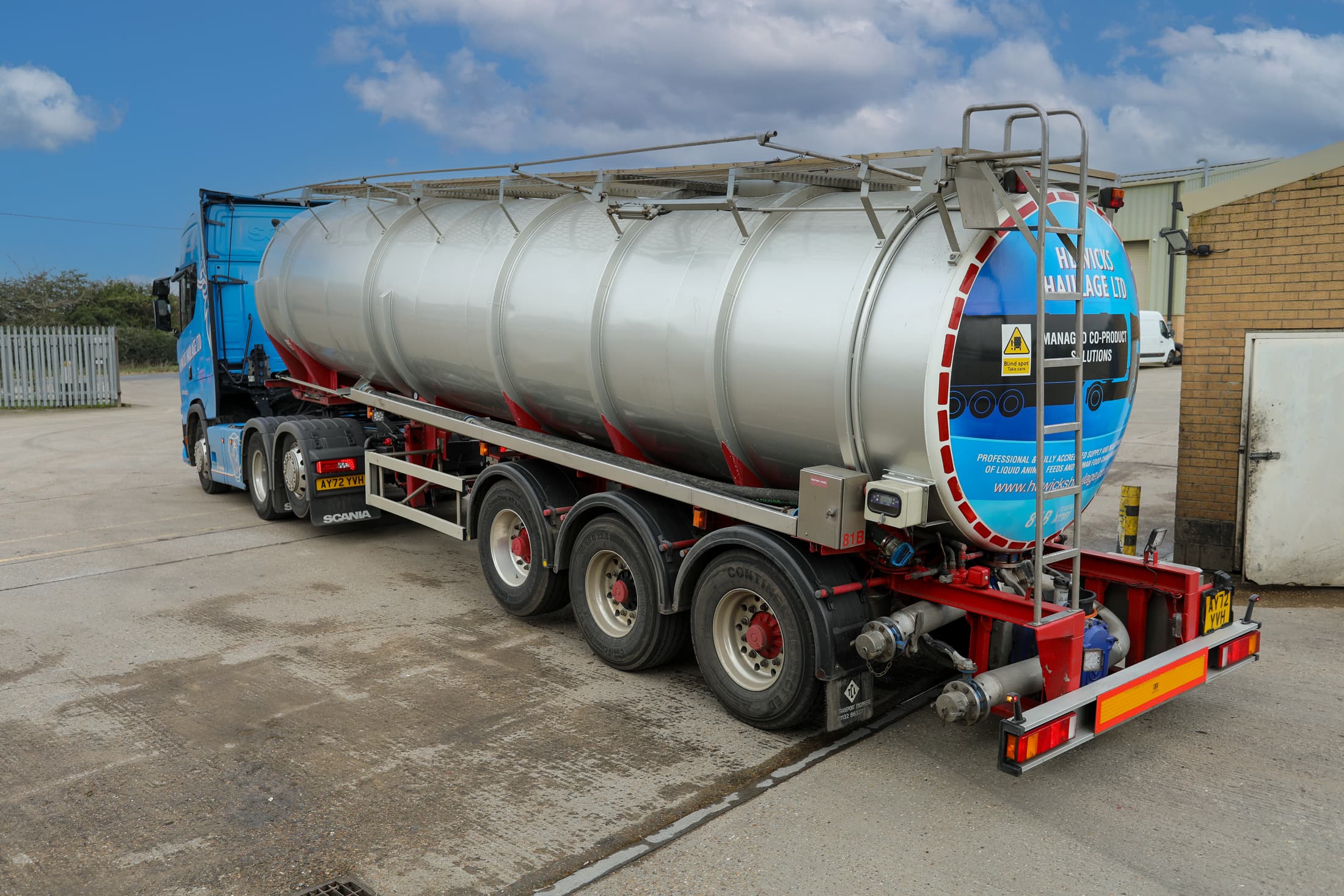 Feed oils and fats haulage from Hewicks Haulage